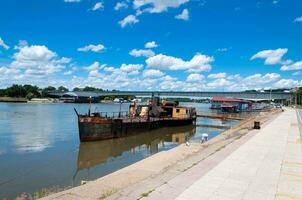 Belgrado docas com barcos foto