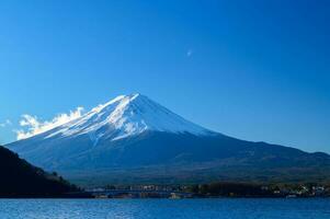panorama do Fuji montanha às lago kawaguchiko, Japão foto