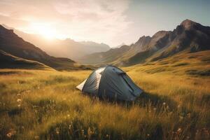 acampamento barraca com surpreendente Visão em montanha panorama às pôr do sol. generativo ai foto