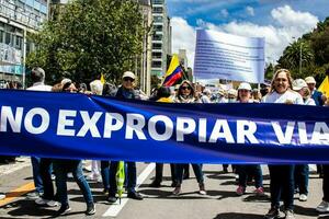 bogotá, Colômbia, 2022. pacífico protesto marchas dentro Bogotá Colômbia contra a governo do gustavo petro. foto