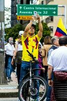 bogotá, Colômbia, 2022. pacífico protesto marchas dentro Bogotá Colômbia contra a governo do gustavo petro. foto