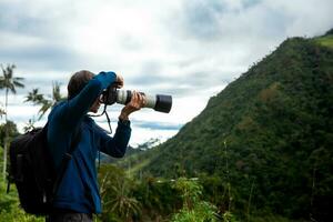 turista levando As fotos às a lindo valle de cocora localizado dentro Salento às a quindio região dentro Colômbia