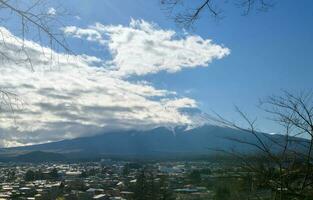 mt. Fuji perto chureito pagode dentro outono foto