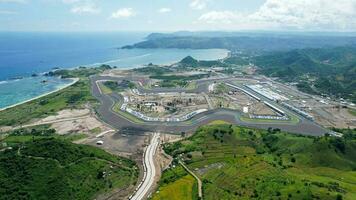 aéreo Visão do cheio rastrear Visão do a mandalica o circuito. a internacional mandalica o circuito dentro Indonésia. lombok, Indonésia, marcha 22, 2022 foto