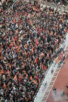 multidões em grupo do fãs em a estádio Jacarta internacional estádio. Jacarta, Indonésia, agosto 1, 2022 foto