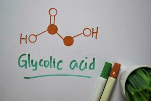 glicólico ácido molécula escrever em a branco borda. estrutural químico Fórmula. Educação conceito foto