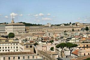 uma panorâmico Visão do Roma dentro Itália foto