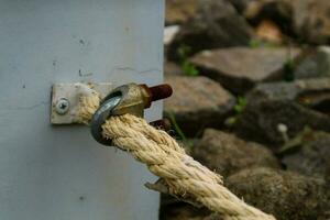 corda para barcos é uma coleção do linear lonas, tópicos ou fios este estão torcido ou trançado juntos foto