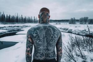 islandês homem com dele costas coberto dentro tatuagens lado de fora dentro congeladas inverno. ai gerado foto