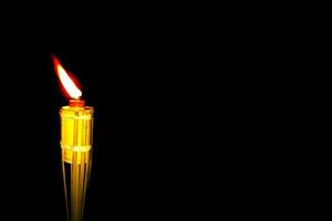 luz fogo para bambu luminária Postagens às noite eid véspera celebração foto