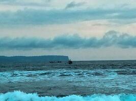 a profundo azul mistério, desenrolar a segredos do a os mundos oceanos foto