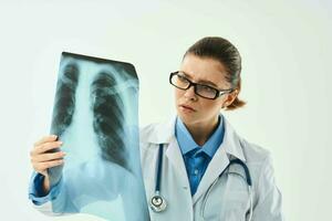 enfermeira radiologista dentro branco casaco raios X hospital profissional foto
