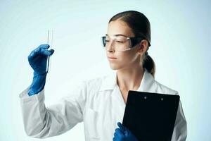 fêmea médico laboratório Ciência biotecnologia pesquisa foto