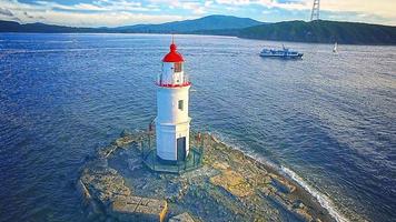 farol branco com telhado vermelho no gato tokarev foto