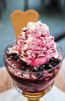 sobremesa de sorvete colorida foto