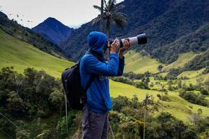 turista levando As fotos às a lindo valle de cocora localizado dentro Salento às a quindio região dentro Colômbia