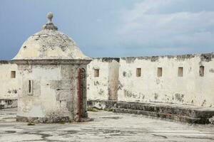 paredes do cartagena de índias construído às a fim do a xvi século para a defesa do a cidade. san Fernando de bocachica forte localizado às tierrabomba. foto