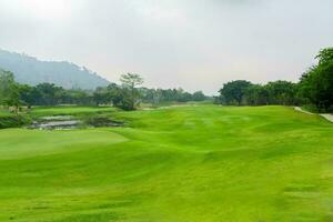 lindo golfe curso Visão foto