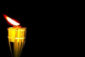 luz fogo para bambu luminária Postagens às noite eid véspera celebração foto