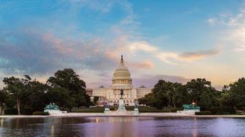 o capitólio dos estados unidos da américa construindo ao nascer e pôr do sol foto