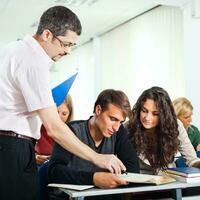 alunos dentro uma Sala de aula foto