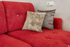 vermelho tecido sofá dentro chester estilo para elite loft interior foto