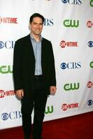 Thomas Gibson A chegar às a cbs tca verão 08 festa às avenida 3 dentro los angeles ca em Julho 18 2008 2008 kathy cabanas cabanas foto