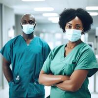 retrato do africano masculino e fêmea médico profissionais em pé dentro a hospital corredor, generativo ai. foto