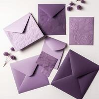 a sobrecarga Visão do feito à mão papel envelope construir com aba floral personalizado Projeto coleção para Casamento ou evento cartão. foto