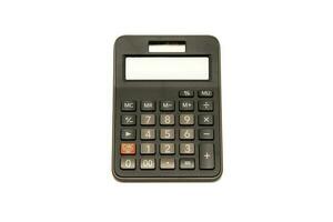 Preto digital calculadora em a branco fundo. calculadora isolado em branco fundo, seletivo foco. dispositivo para calculando a números. foto