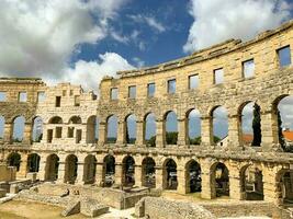 paredes do anfiteatro dentro pula, cidade dentro Croácia foto