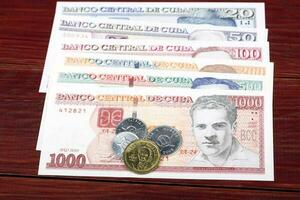 cubano pesos moedas e notas foto