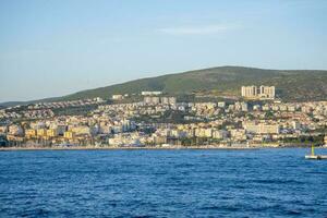 Visão do kusadasi, Peru em uma verão e ensolarado dia. foto