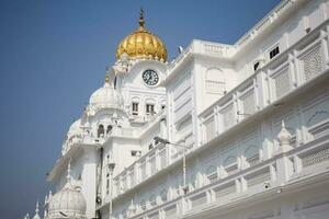 Visão do detalhes do arquitetura dentro dourado têmpora - Harmandir sahib dentro amritsar, punjab, Índia, famoso indiano sikh marco, dourado têmpora, a a Principal santuário do sikhs dentro amritsar, Índia foto