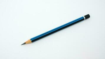 seletivo foco em 2b lápis em cheio conjunto do Preto e azul escrevendo e desenhando grafite lápis Ordenação a partir de Sombrio para claro. foto
