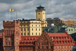 vista da torre da marina do hotel elite perto do centro da cidade da capital sueca com céu dramático ao fundo