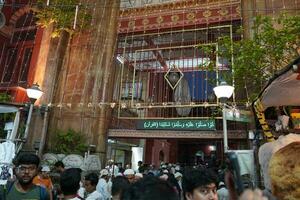 7º abril 2023, zakaria rua, Kolkata, oeste bengala, Índia. lotado nakhoda masjid durante eid al-fitr às zakaria rua Kolkata foto