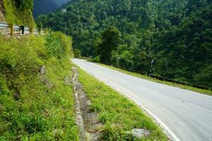 degrau sensato estrada dentro Sikkim foto