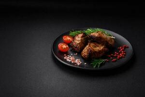 delicioso grelhado carne dentro a Formato do uma Kebab com especiarias e ervas foto