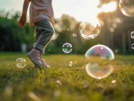 uma fechar acima do gigante bolhas, borrado fundo do uma criança bokeh pernas vestindo branco roupas e corrida por aí em a grama. ai generativo foto