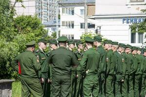 yegoryevsk. 02/06/2019, jovem lutadores dentro militares uniformes estão preparando para a juramento. a juramento do jovem rapazes dentro a fileiras do a russo exército. foto