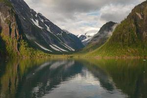 paisagem nos fiordes do braço de tracy no alasca estados unidos foto