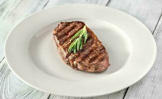 carne bife com fresco alecrim foto