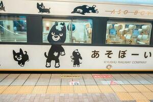 também, kyushu, Japão - Outubro 14, 2018 também Garoto jr trem, limitado expressar trem, rota entre higo-ozu estação e também estação foto