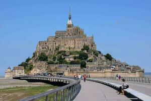 histórico le mont saint-michel maré ilha normandia norte França foto