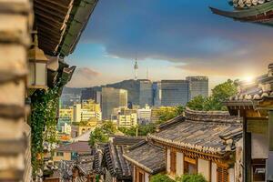 Bukchon hanok Vila com Seul cidade Horizonte, paisagem urbana do sul Coréia foto