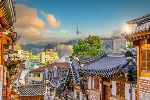 Bukchon hanok Vila com Seul cidade Horizonte, paisagem urbana do sul Coréia foto