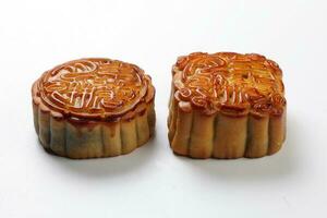 chinês cozido decorado mooncake meio outono festival volta quadrado lua bolo o preenchimento presente desejo oferta em branco fundo foto