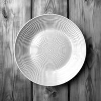 a esvaziar prato em uma branco de madeira mesa. topo Visão do branco cerâmico prato em branco de madeira. generativo ai. foto