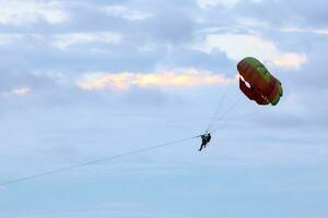 parasailing pára-quedas livre voar em foto